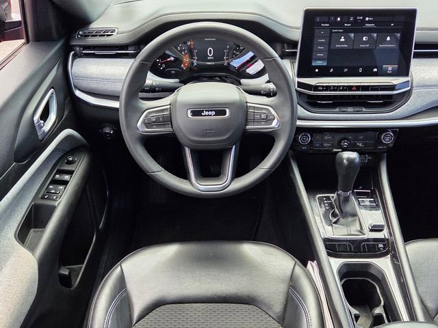 Used 2023 Jeep Compass Latitude image 13