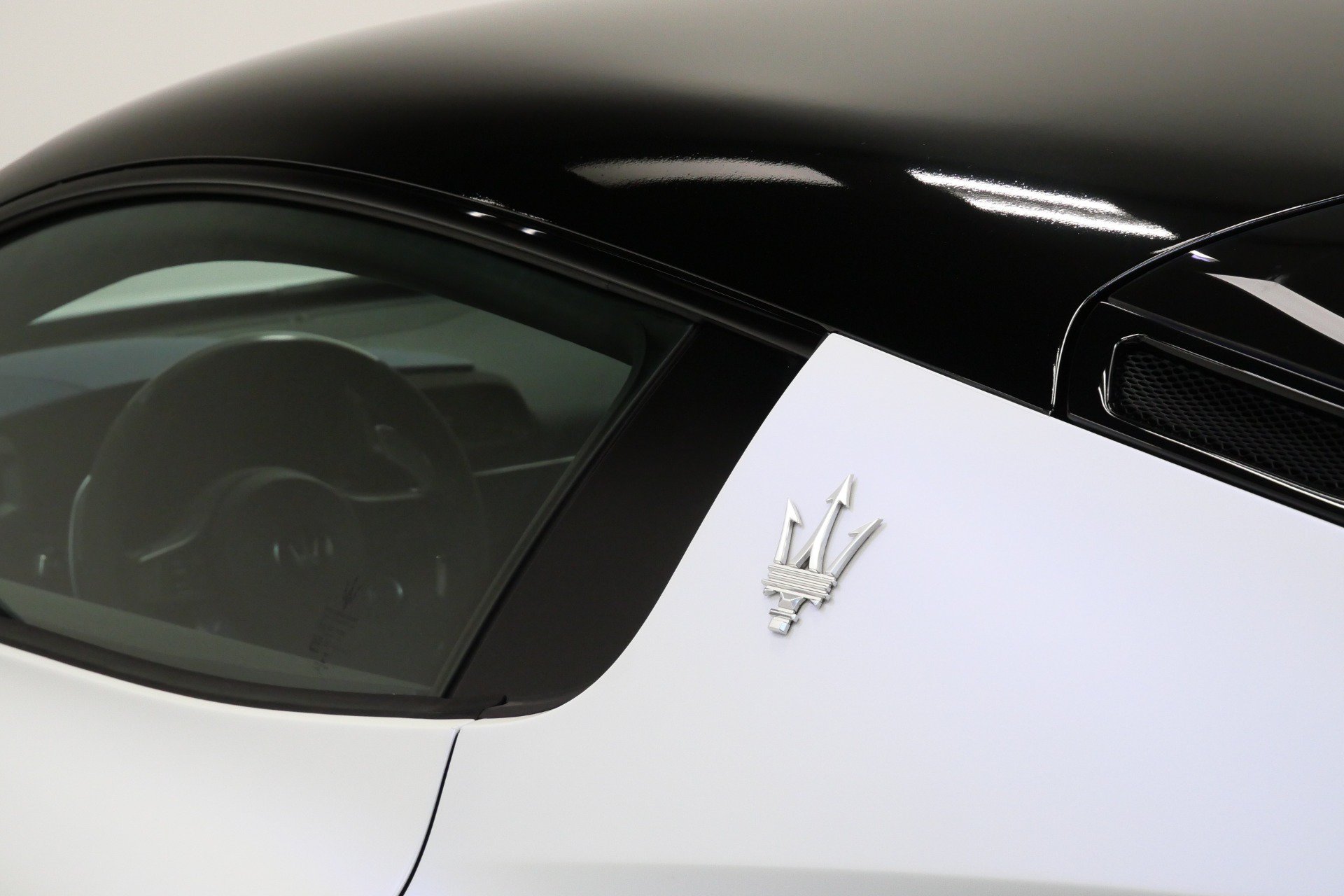 Used 2023 Maserati MC20 Coupe RWD image 41