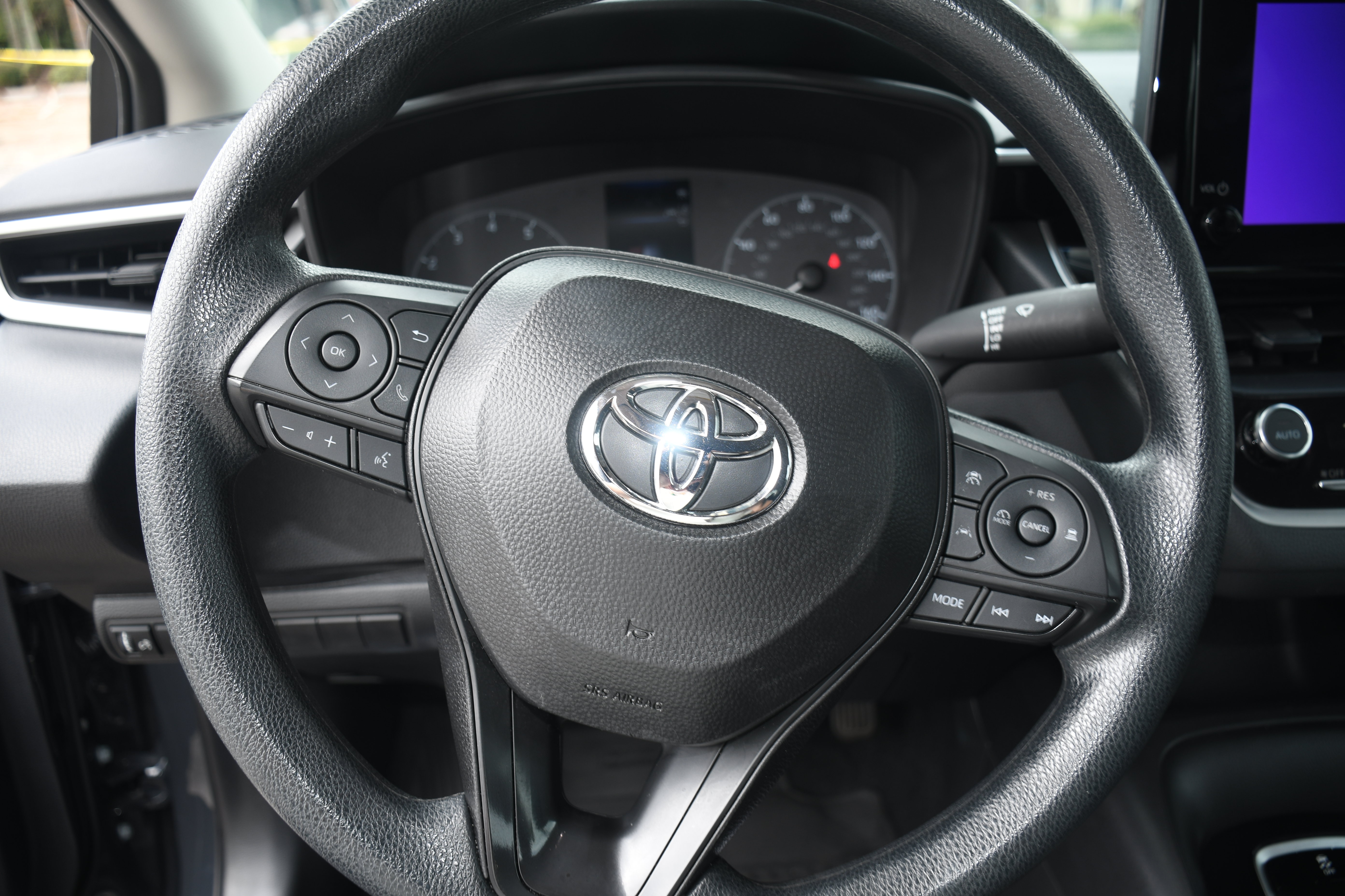 Certified 2025 Toyota Corolla LE w/ Convenience Package FWD image 12