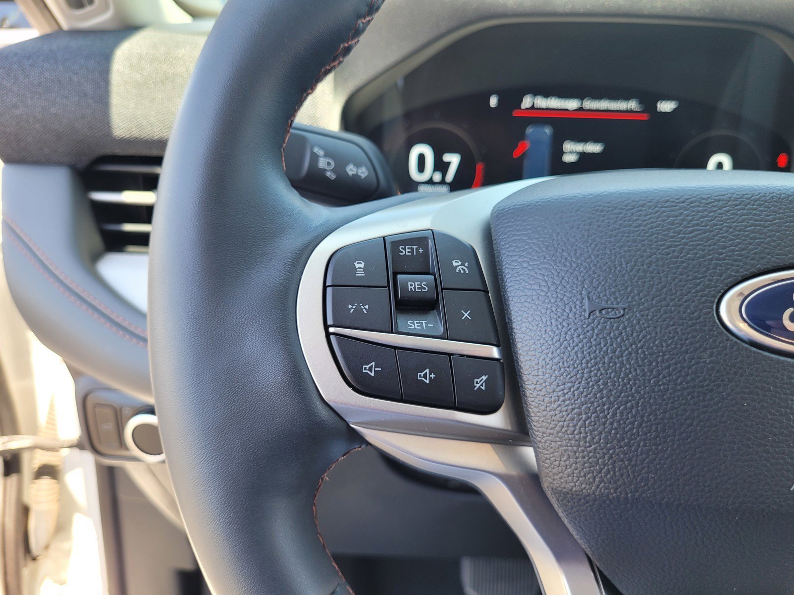 Used 2025 Ford Explorer Active RWD image 23