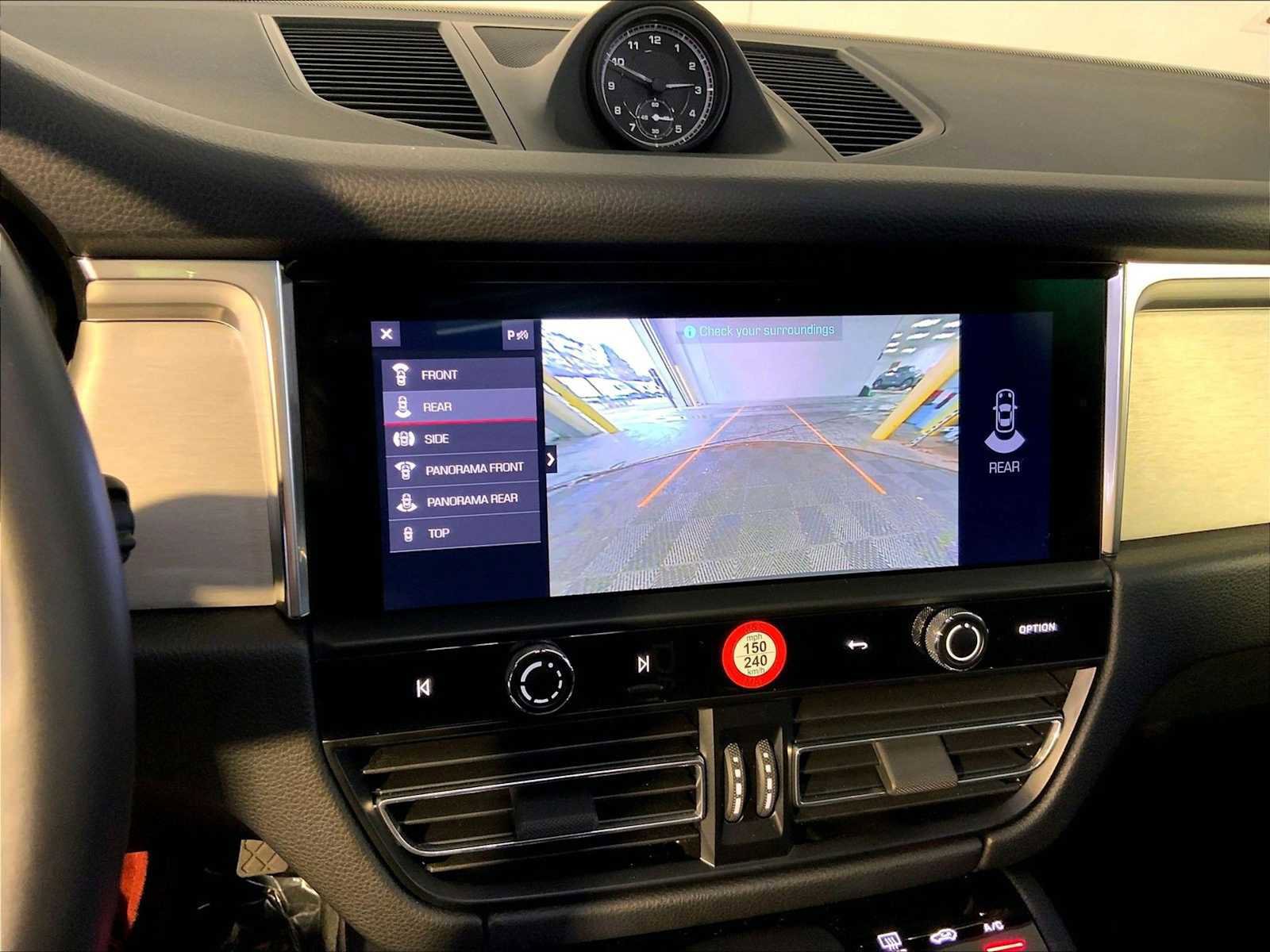 Certified 2025 Porsche Macan image 31