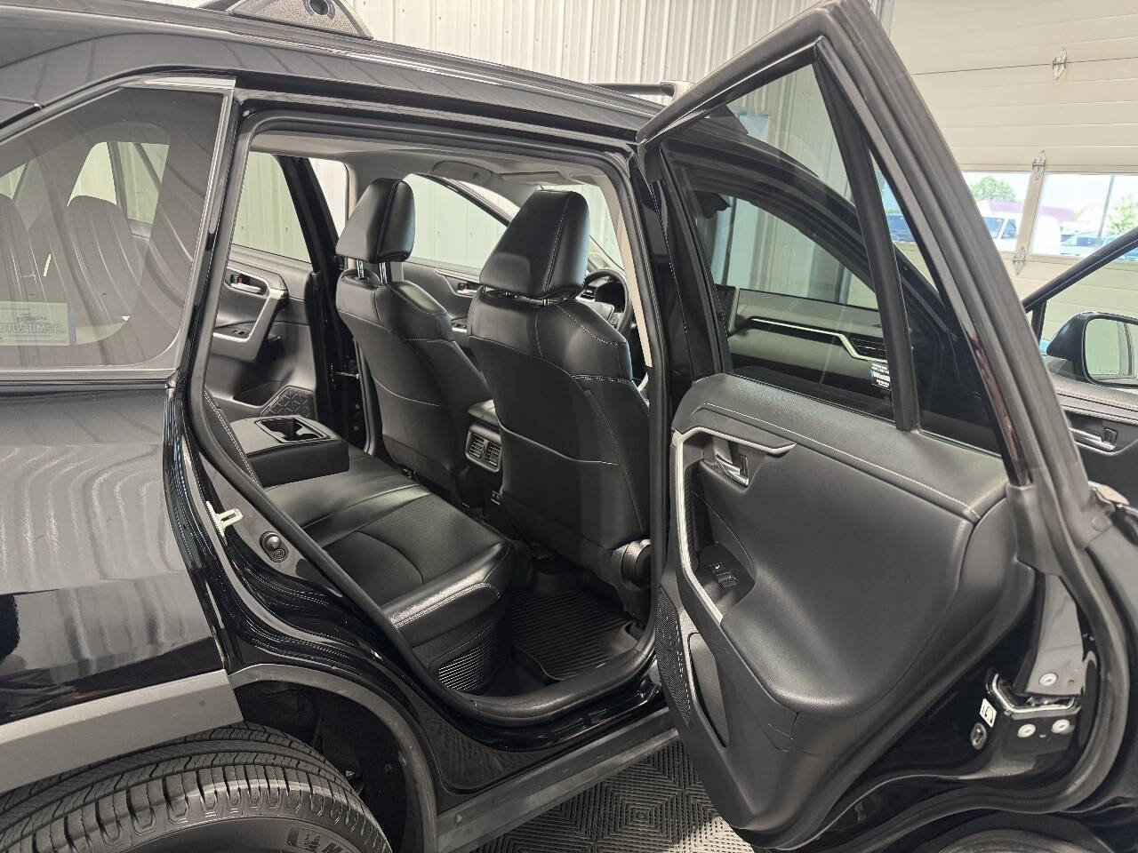 Used 2020 Toyota RAV4 Limited AWD/4WD image 29