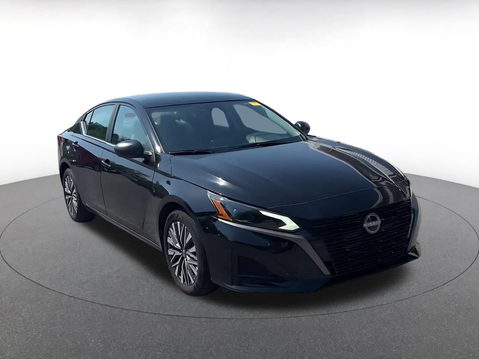 Used 2026 Nissan Altima 2.5 SV FWD image 2