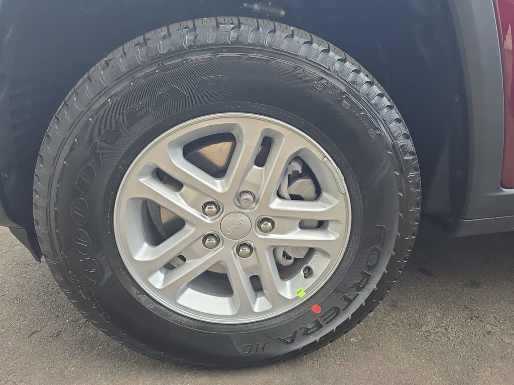 New 2025 Jeep Grand Cherokee Laredo AWD/4WD image 34