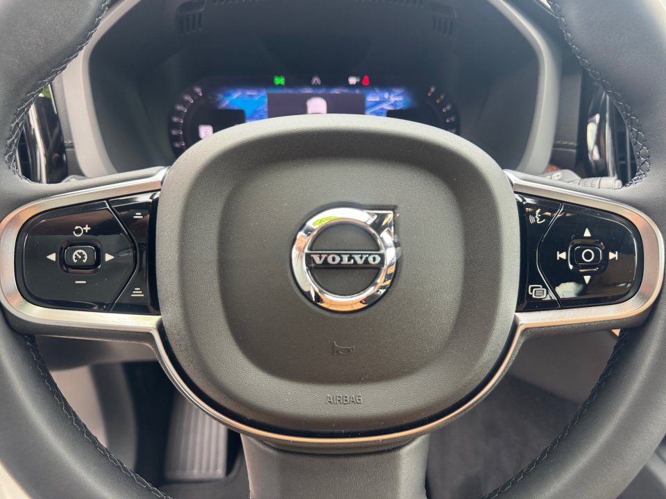 Certified 2024 Volvo XC60 B5 Ultimate AWD/4WD image 33