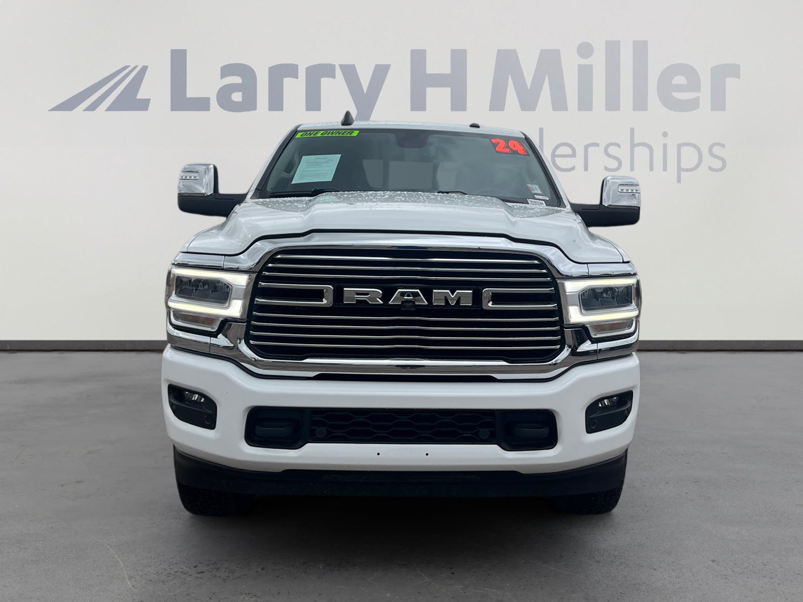 Used 2024 RAM 2500 Laramie w/ Towing Technology Group AWD/4WD image 8