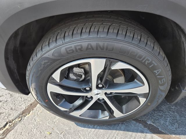 Used 2025 Chevrolet Trax RS w/ Sunroof Package FWD image 25