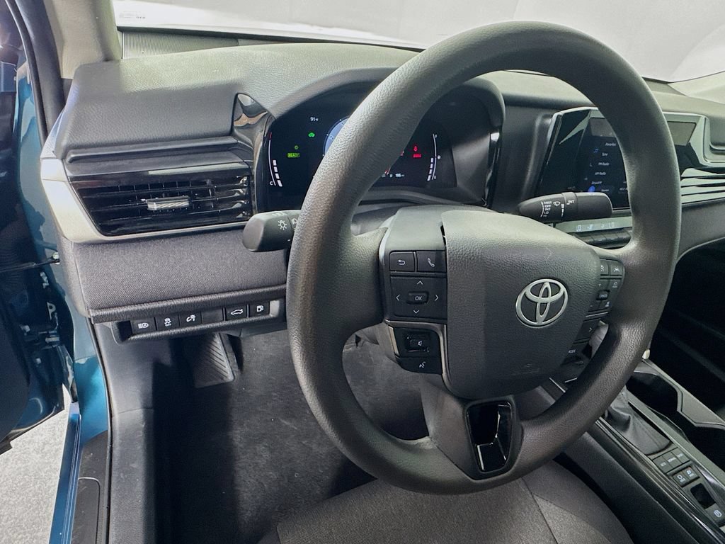 Used 2025 Toyota Camry LE w/ Convenience Package FWD image 11