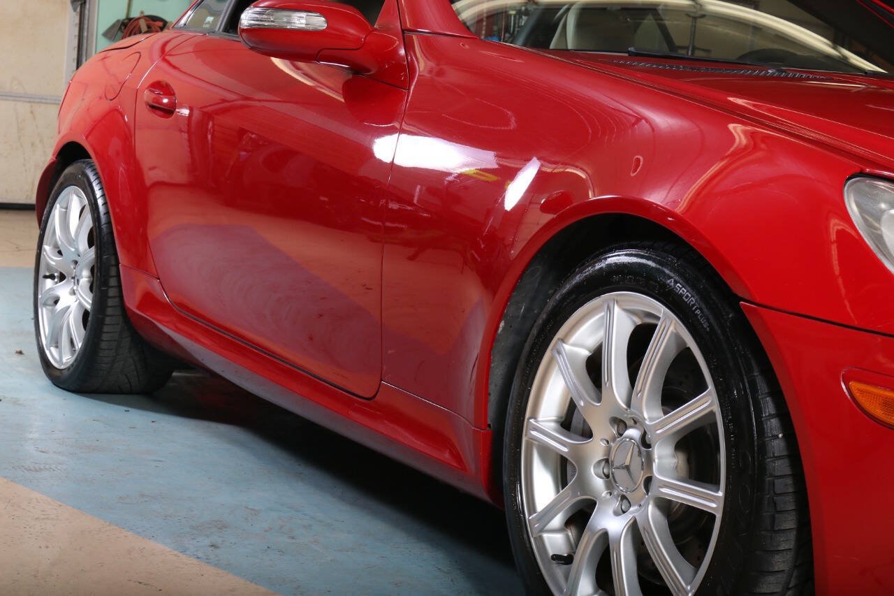Used 2005 Mercedes-Benz SLK 350 w/ Entertainment Pkg image 16