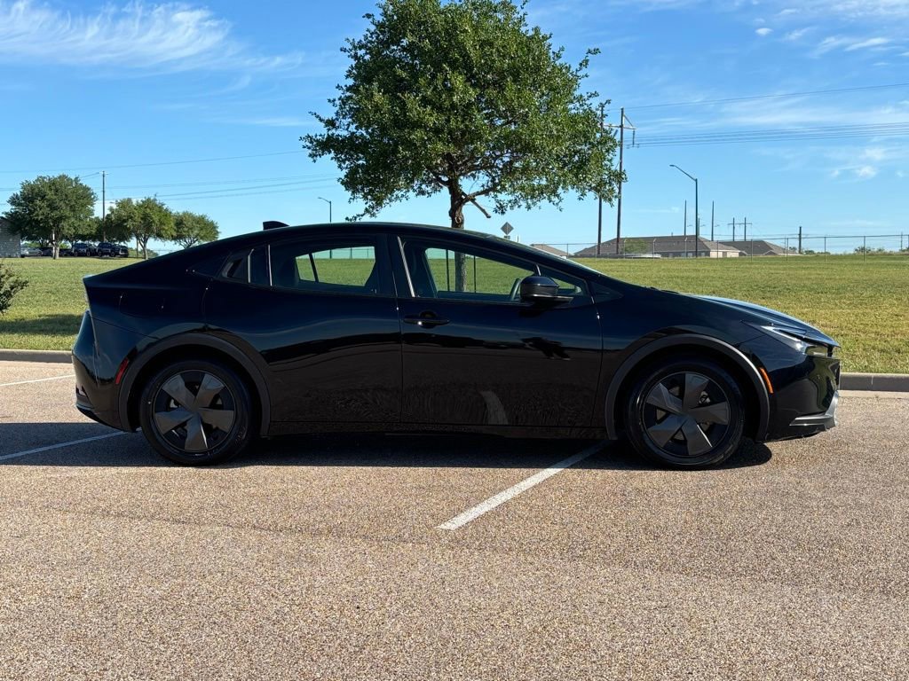 Used 2025 Toyota Prius Plug-In Hybrid FWD image 5