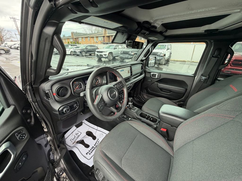 Used 2024 Jeep Gladiator Rubicon w/ Technology Group image 10