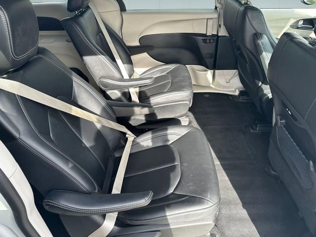 Used 2024 Chrysler Pacifica Limited FWD image 28