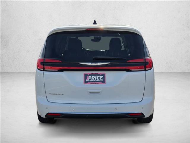 Used 2024 Chrysler Pacifica Touring-L image 7