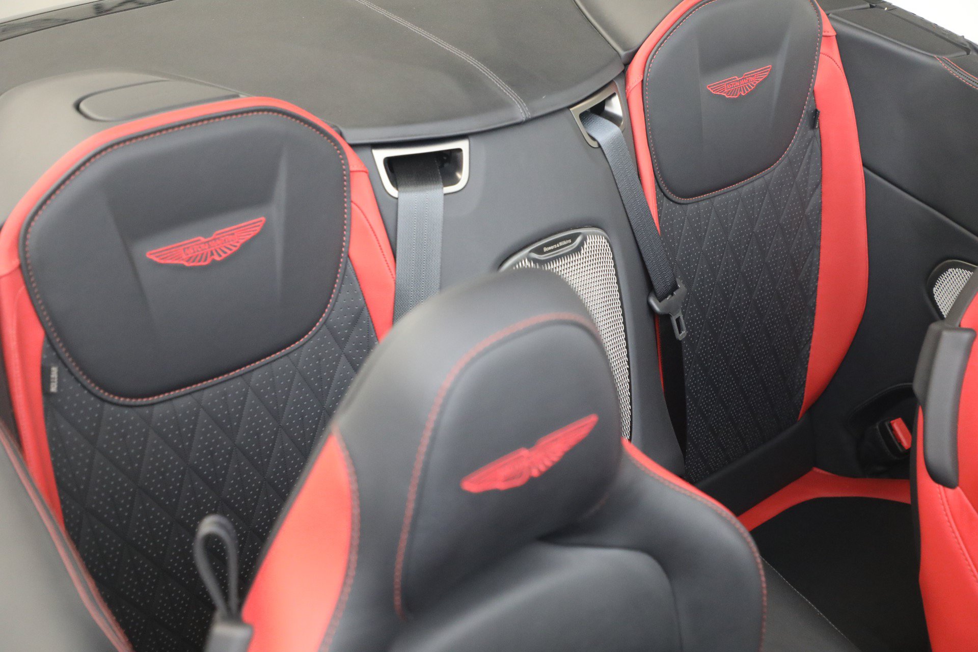 Used 2024 Aston Martin DB12 Convertible RWD image 32