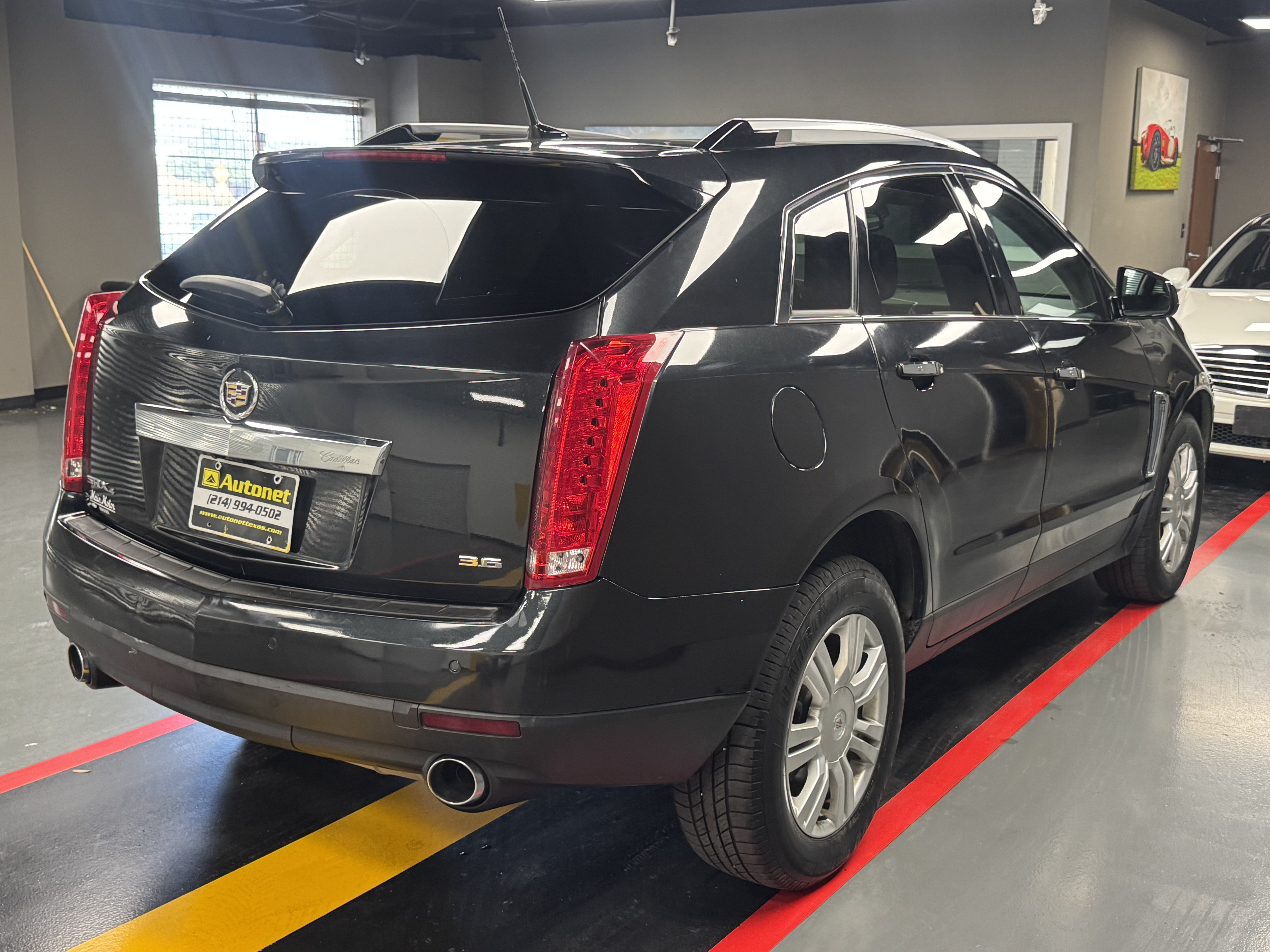 Used 2013 Cadillac SRX Luxury AWD/4WD image 3