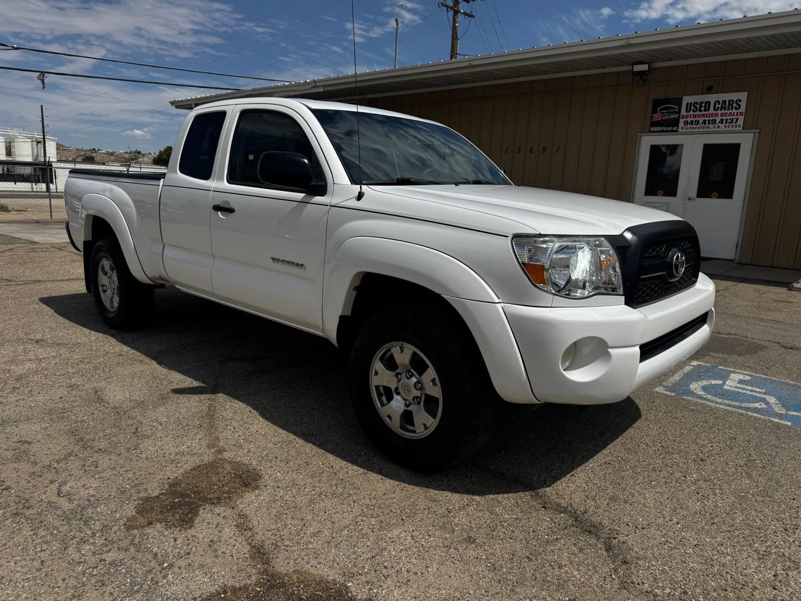 Used 2011 Toyota Tacoma PreRunner w/ SR5 Pkg #2 RWD image 2