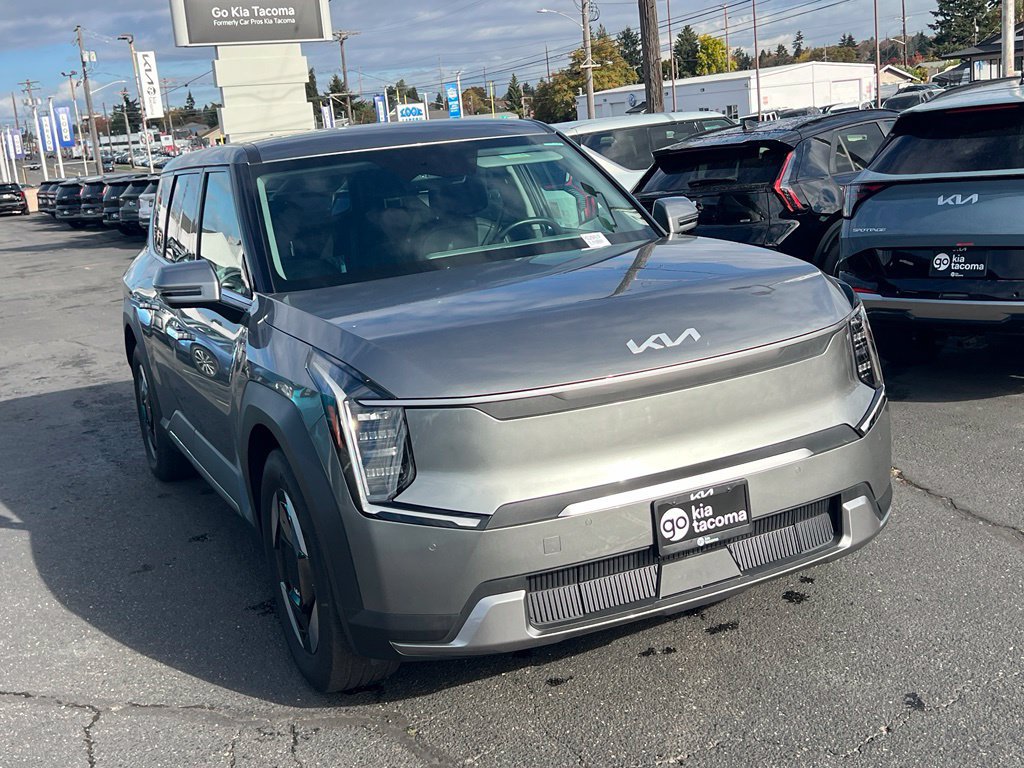 Certified 2024 Kia EV9 Light Long Range RWD image 5