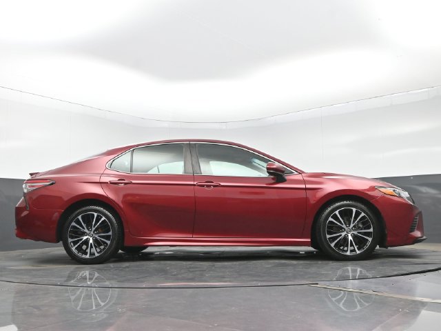 Used 2018 Toyota Camry SE w/ Moonroof Package FWD image 26