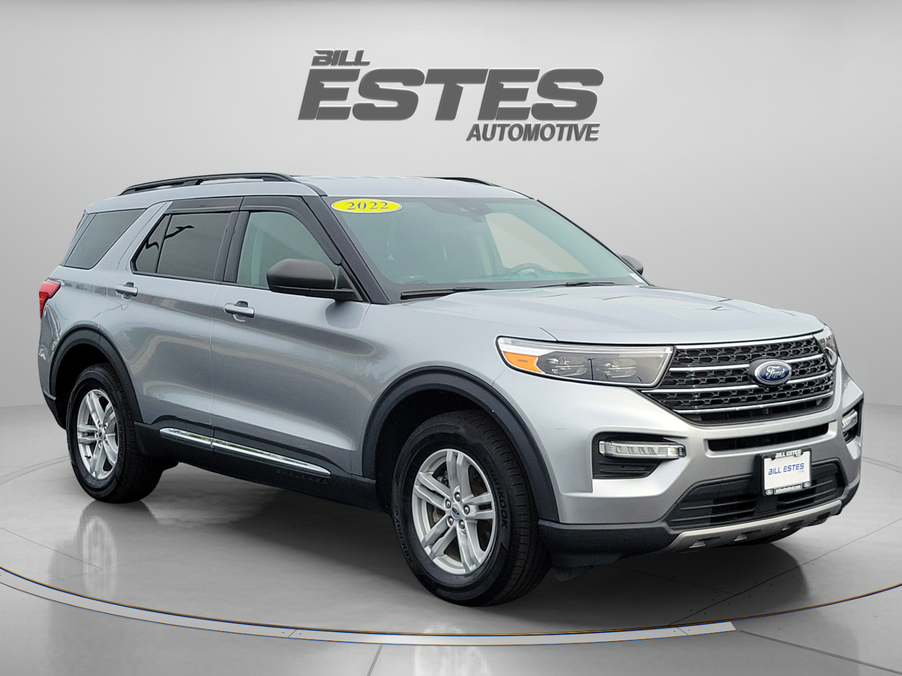 Used 2022 Ford Explorer XLT w/ Equipment Group 202A AWD/4WD image 5