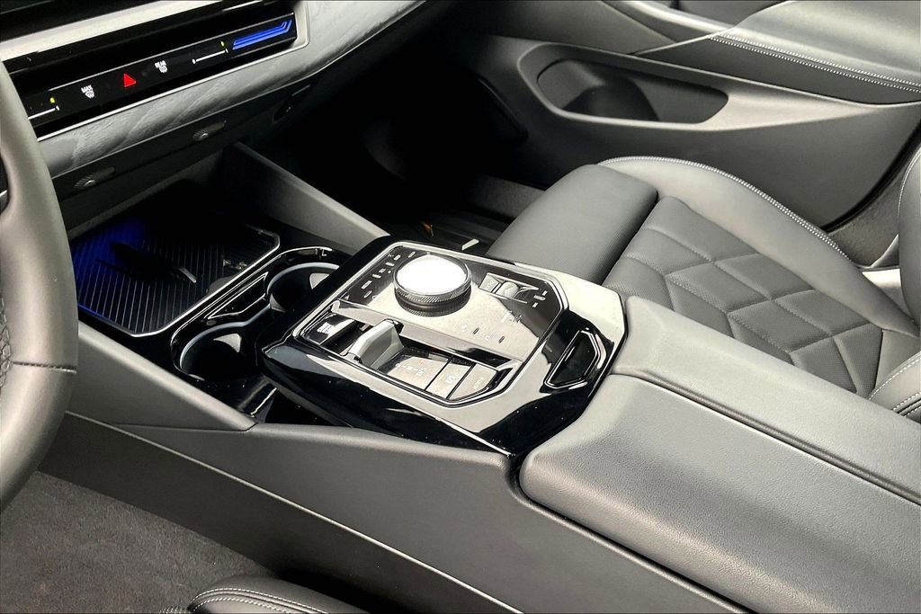 Used 2024 BMW 530i xDrive w/ Convenience Package AWD/4WD image 18