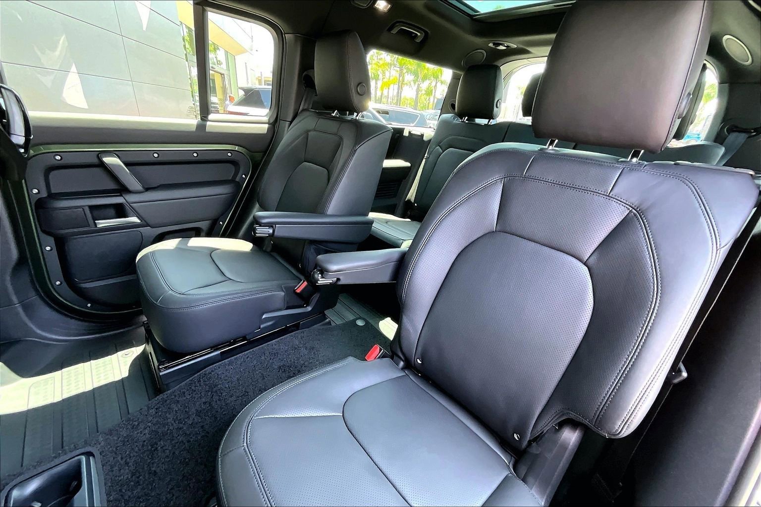New 2026 Land Rover Defender 130 X-Dynamic SE AWD/4WD image 10