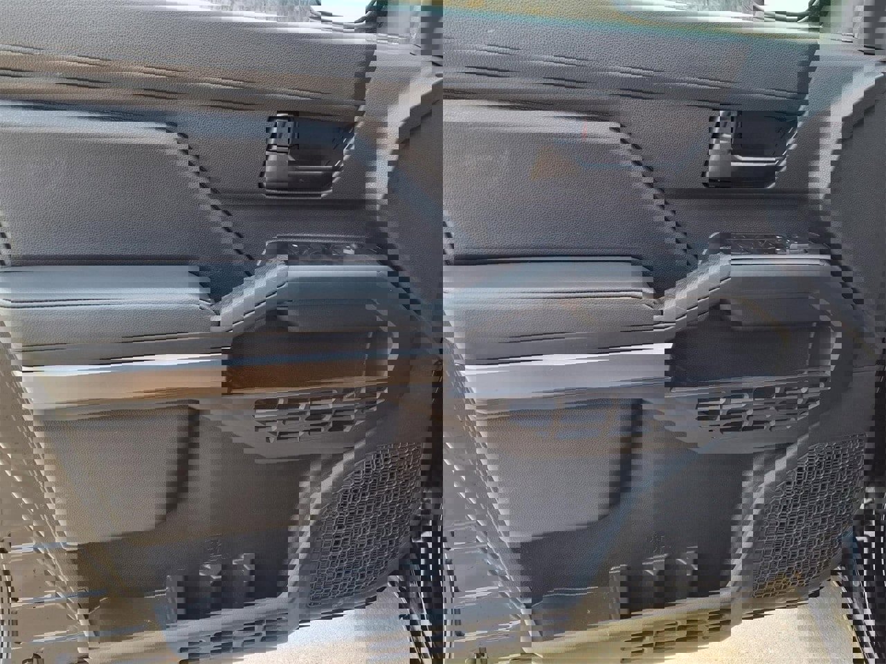 Certified 2025 Toyota Tacoma SR5 image 12