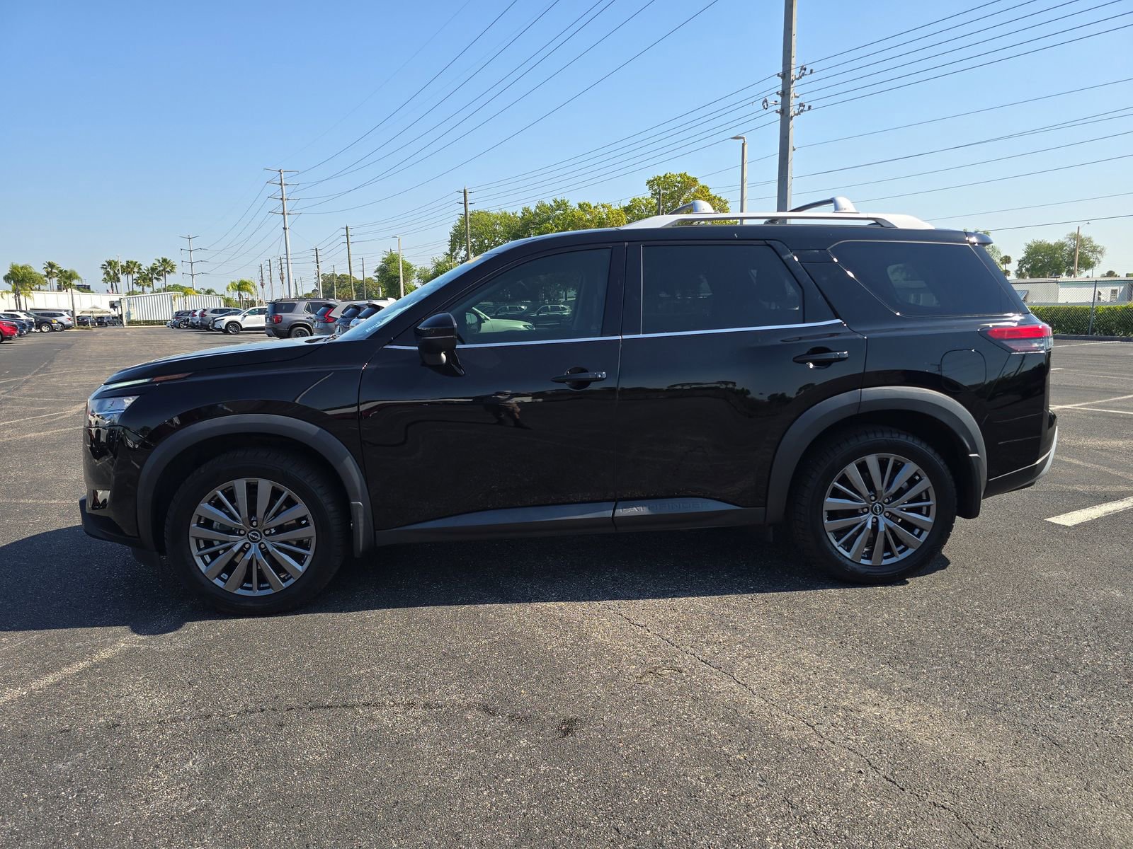 Used 2024 Nissan Pathfinder SL w/ SL Premium Package image 6
