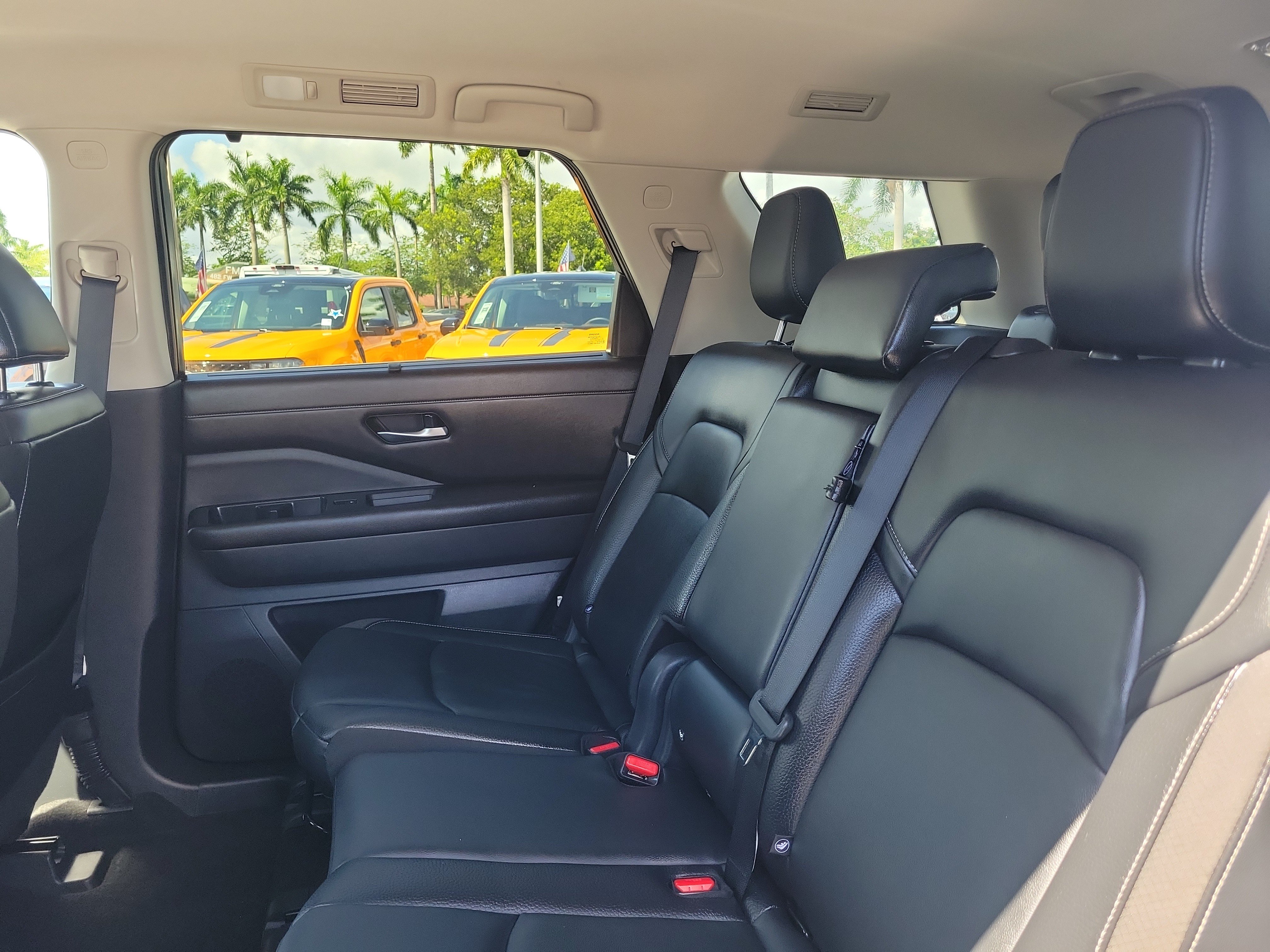 Used 2022 Nissan Pathfinder SL FWD image 12