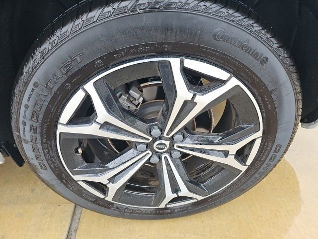 Used 2022 Volvo XC60 B5 Momentum w/ Protection Package Premier FWD image 15