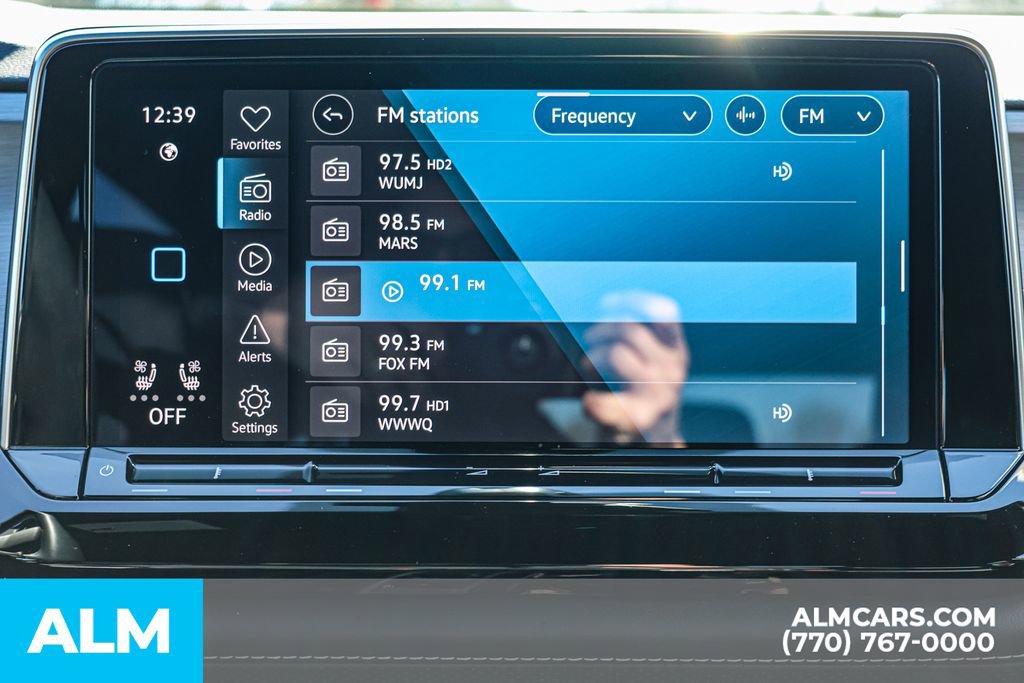 Used 2025 Volkswagen Atlas Cross Sport SE image 40