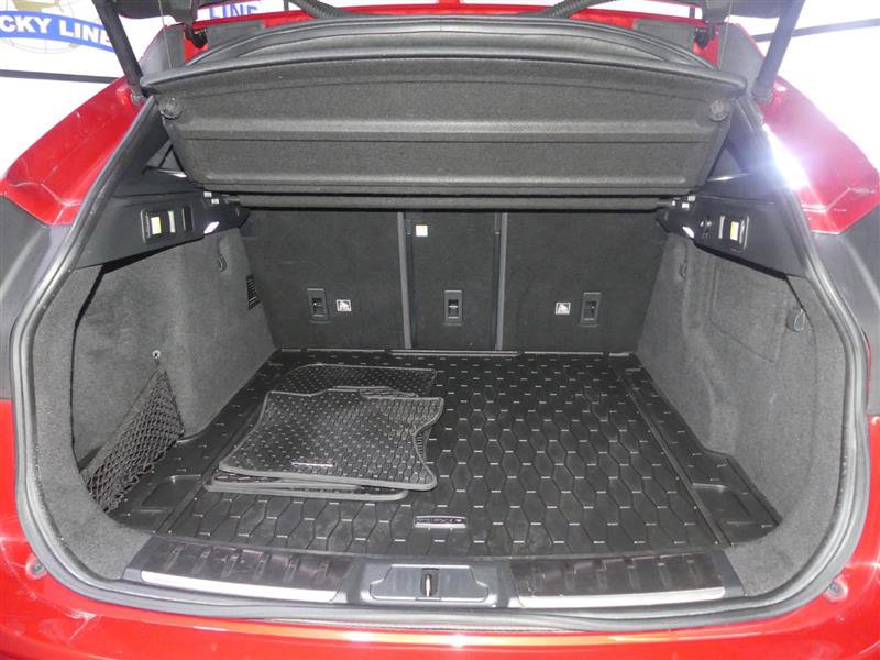 Used 2019 Jaguar F-PACE SVR image 9