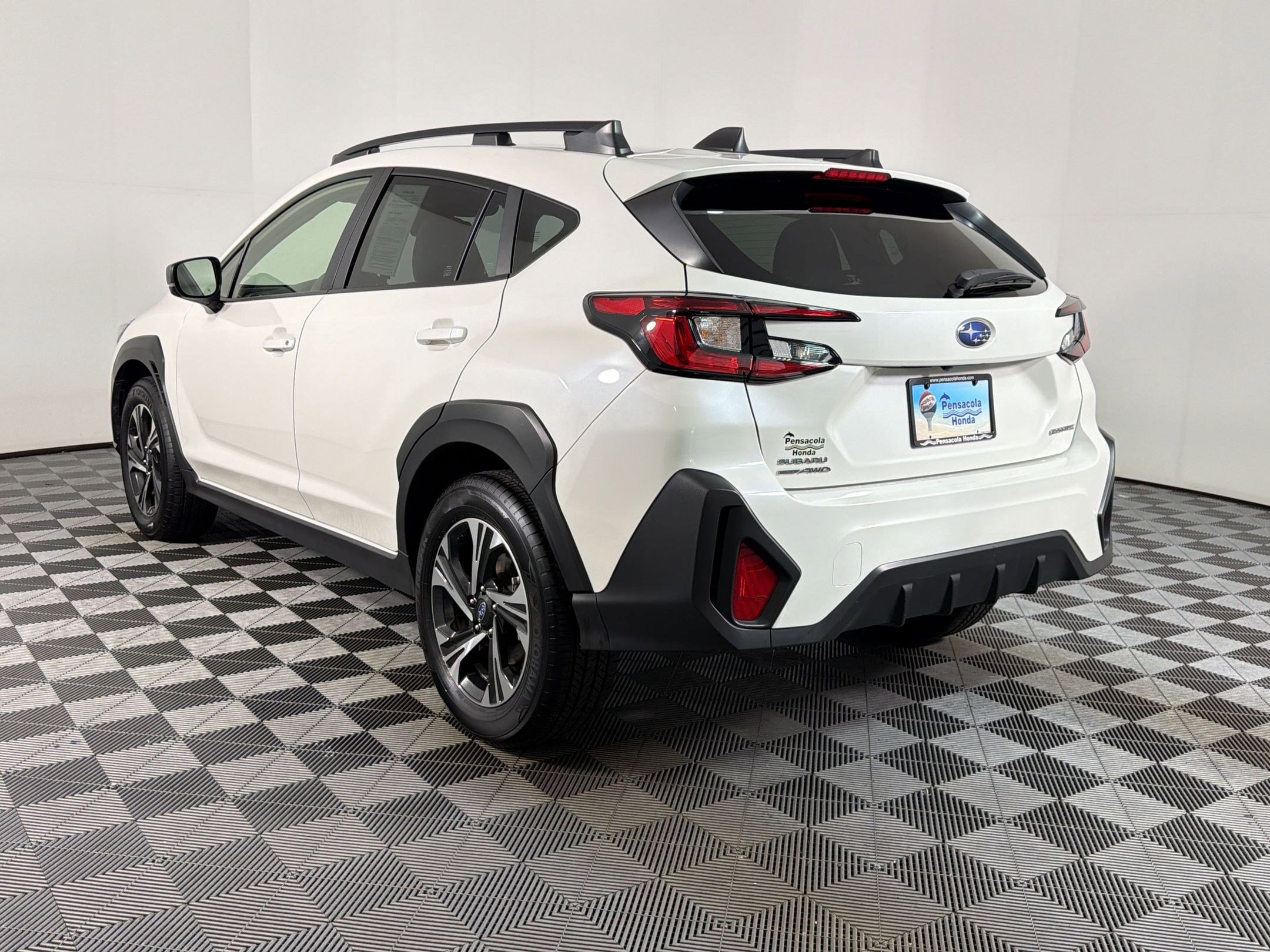 Used 2025 Subaru Crosstrek 2.0i Premium AWD/4WD image 3