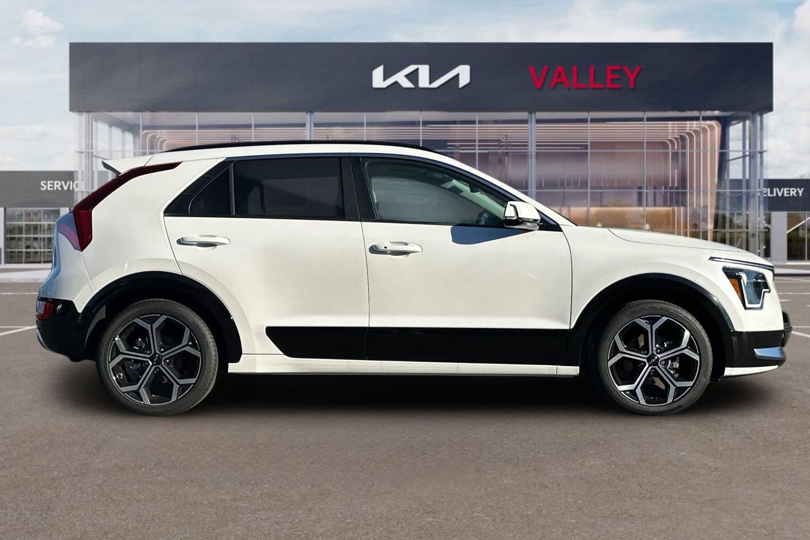 Used 2025 Kia Niro EX Touring image 3