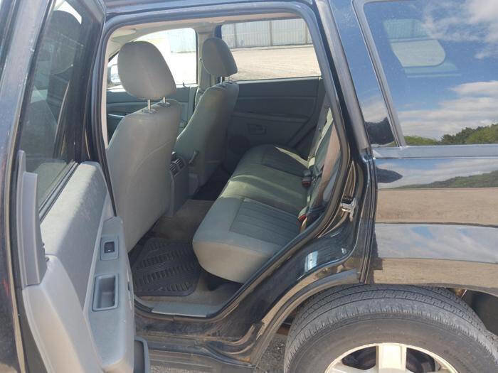 Used 2006 Jeep Grand Cherokee Laredo w/ Cargo Convenience Group AWD/4WD image 25