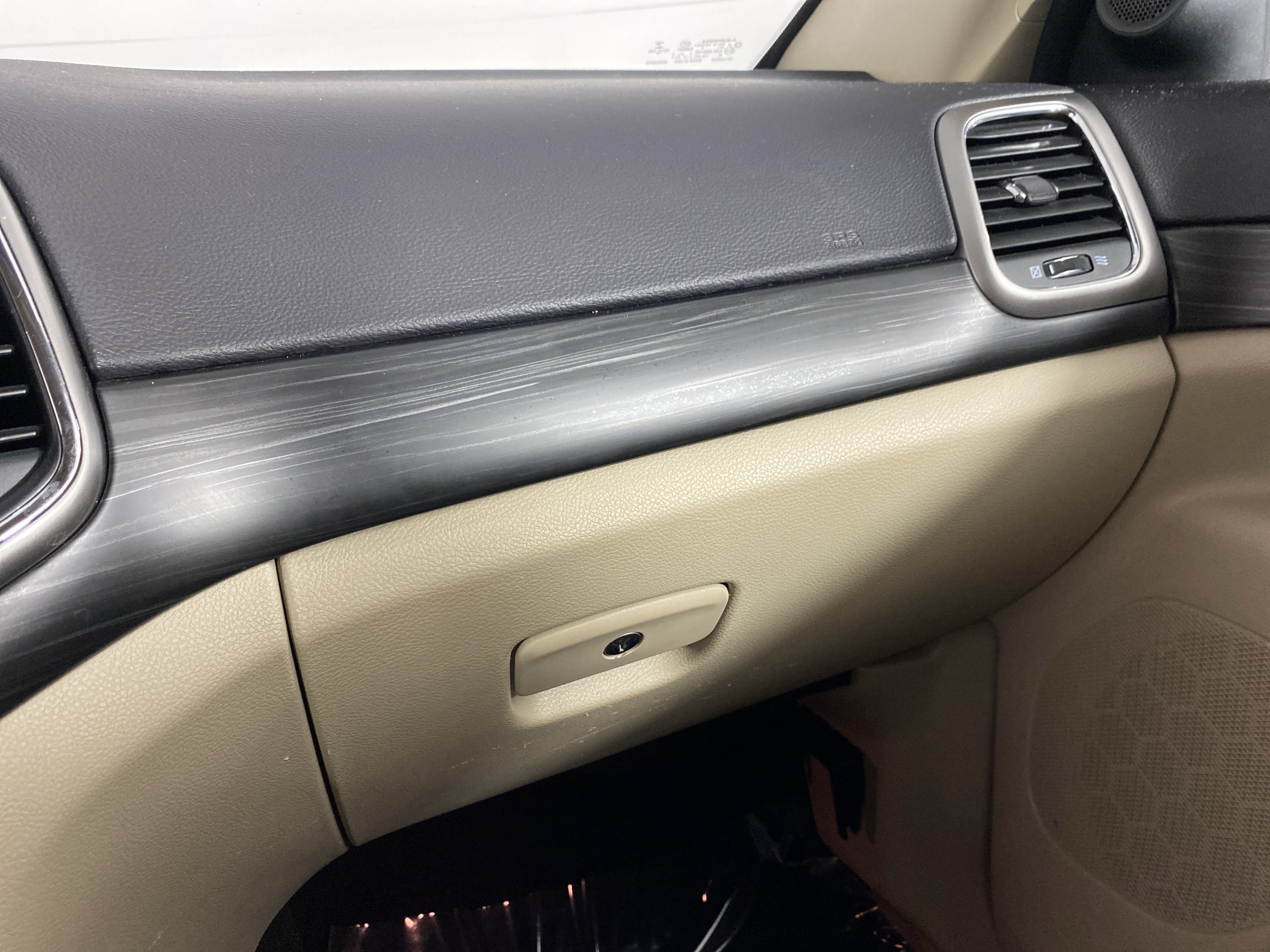 Used 2019 Jeep Grand Cherokee Laredo AWD/4WD image 35