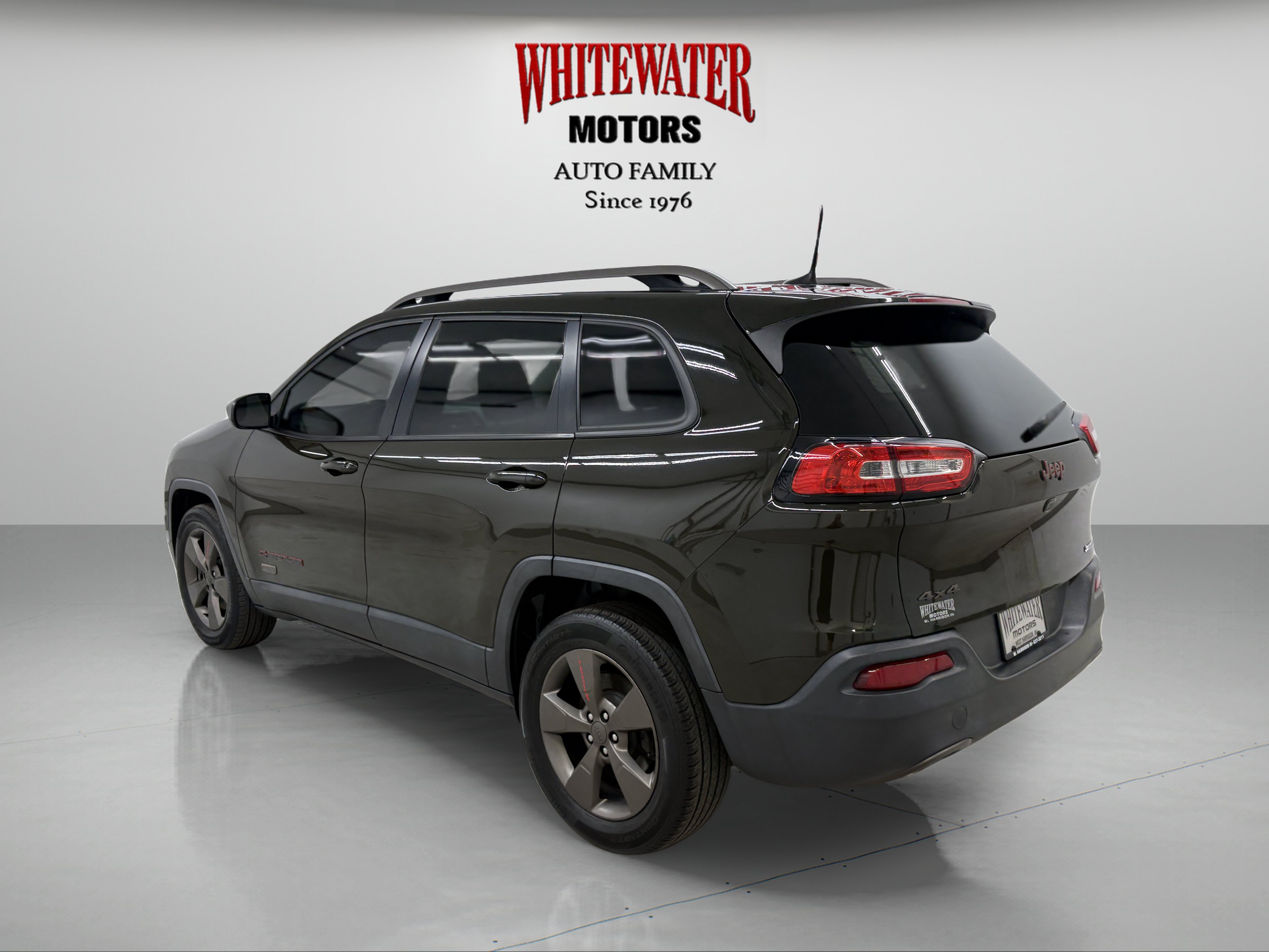 Used 2017 Jeep Cherokee Latitude w/ Cold Weather Group AWD/4WD image 2