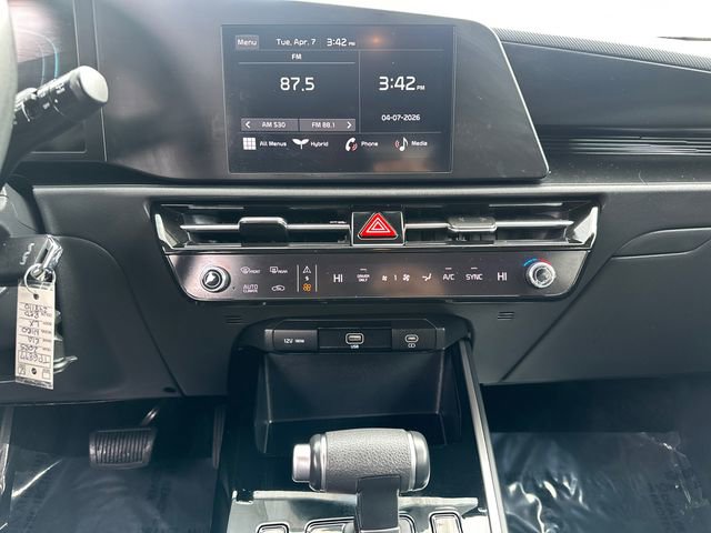 Used 2025 Kia Niro LX image 26