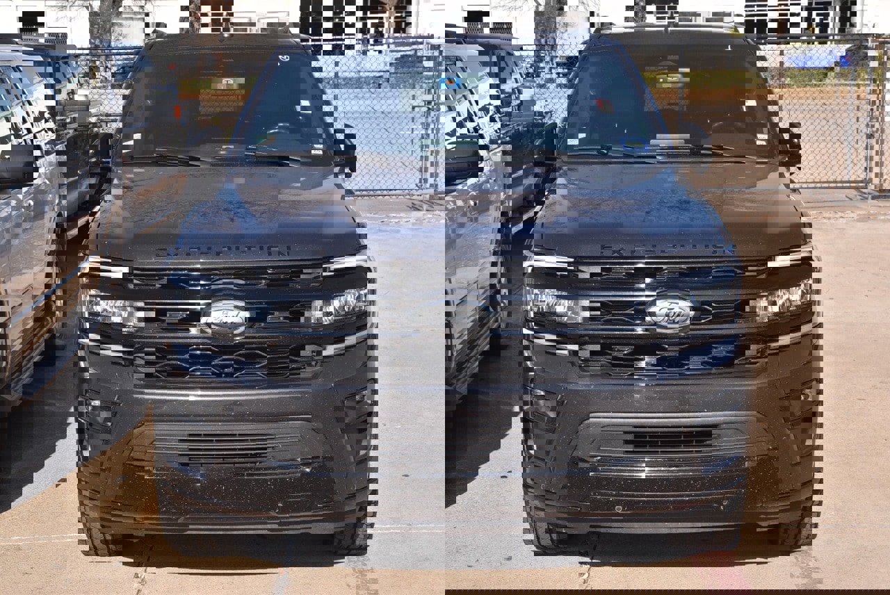 Used 2023 Ford Expedition Limited image 3