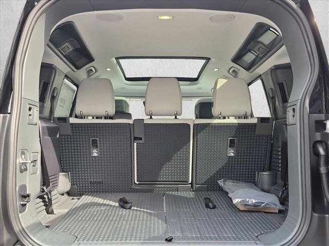 New 2026 Land Rover Defender 110 X-Dynamic SE AWD/4WD image 25
