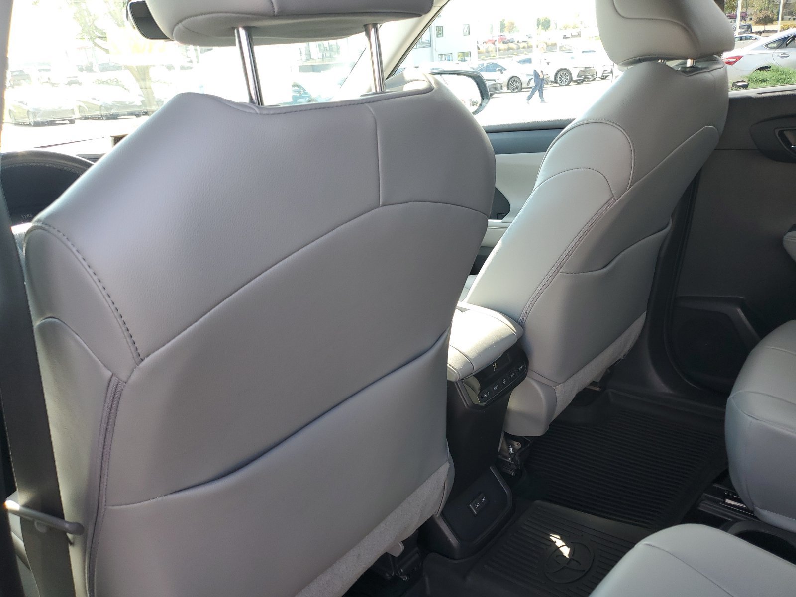 Certified 2022 Toyota Highlander XLE AWD/4WD image 15