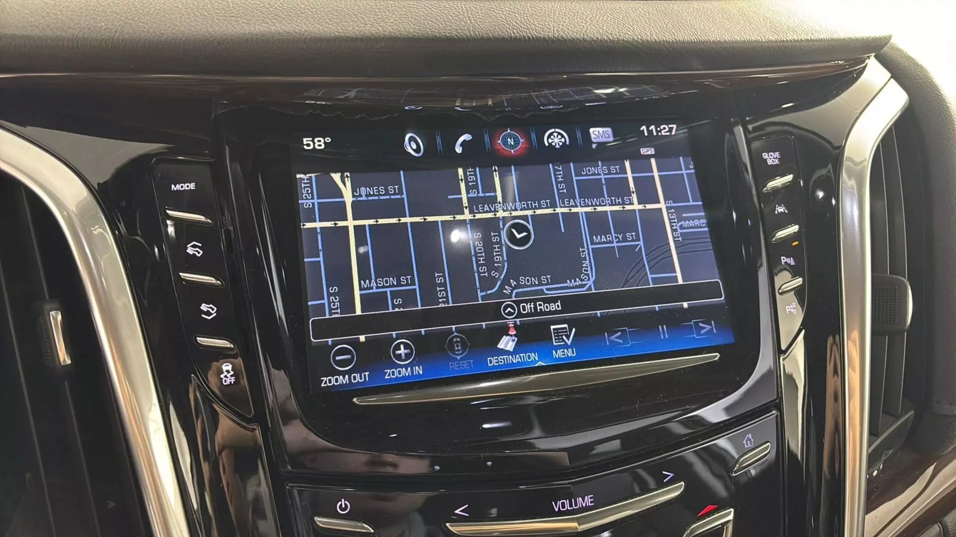 Used 2020 Cadillac Escalade Premium Luxury w/ LPO, Radiant Package AWD/4WD image 22
