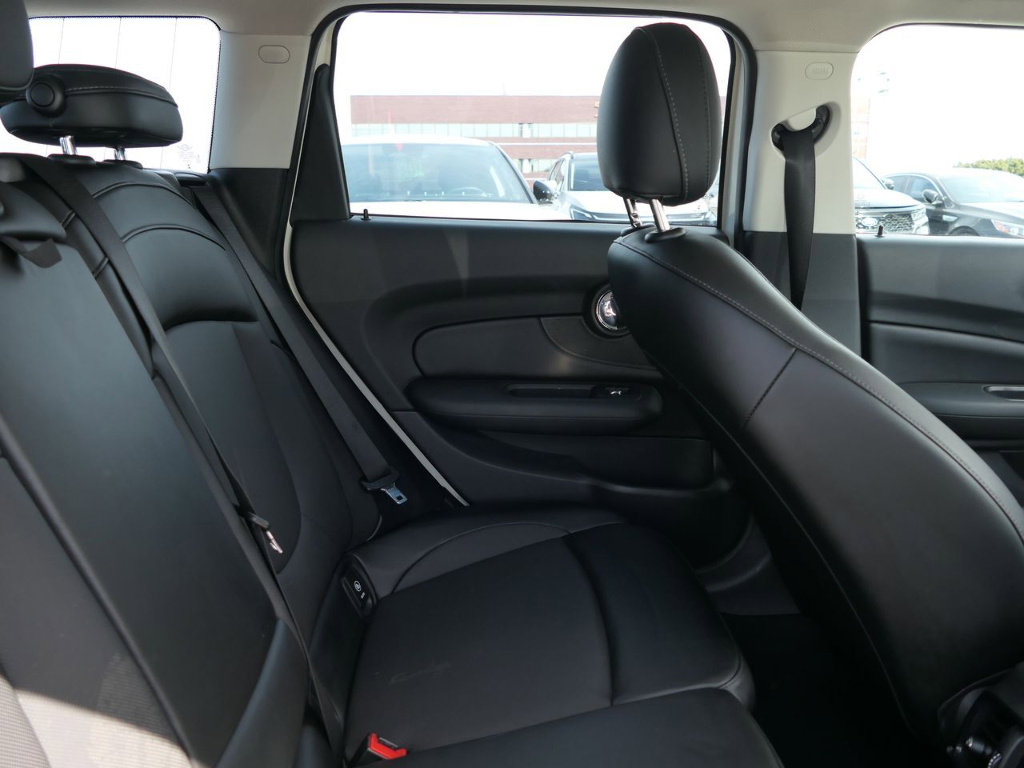 Used 2018 MINI Cooper Clubman FWD image 27