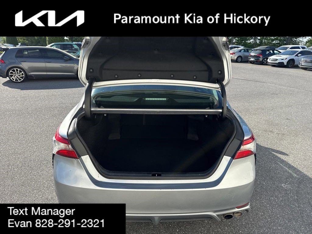 Used 2019 Toyota Camry SE FWD image 10