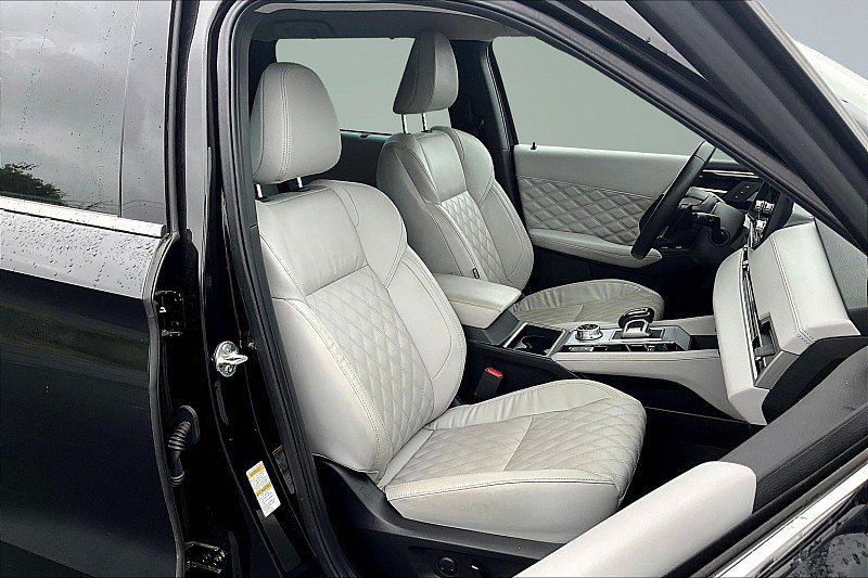 Used 2023 Mitsubishi Outlander SEL AWD/4WD image 11