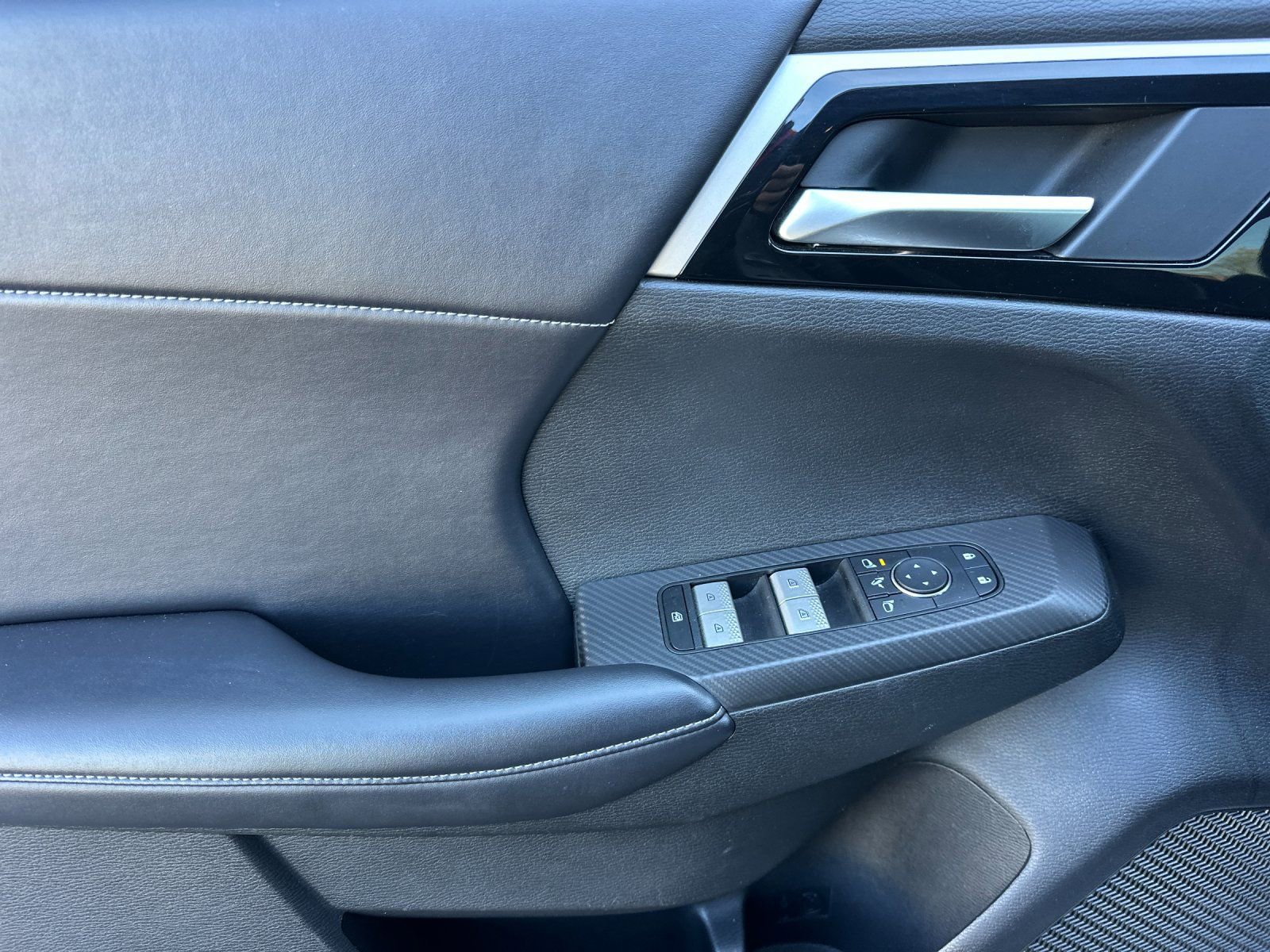 Used 2024 Mitsubishi Outlander SE FWD image 11