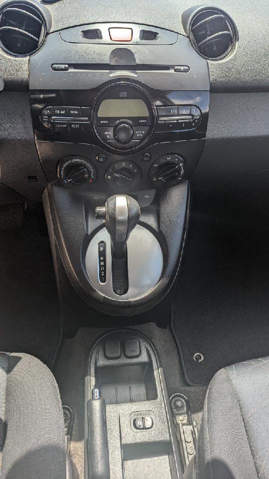 Used 2011 MAZDA MAZDA2 Sport image 4