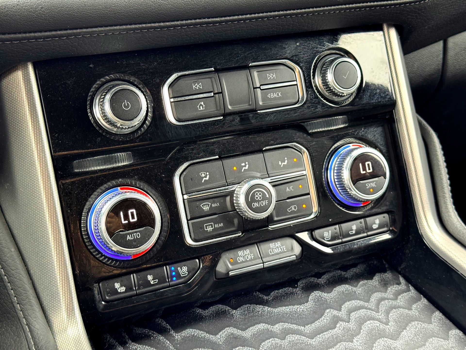 Used 2024 GMC Yukon Denali image 30