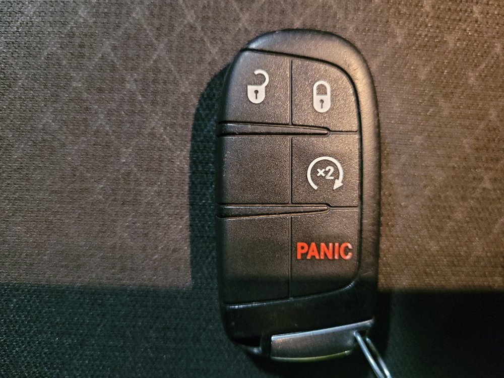 Used 2019 Jeep Grand Cherokee Laredo image 32