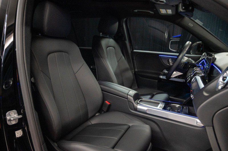 Certified 2024 Mercedes-Benz GLB 250 4MATIC image 11