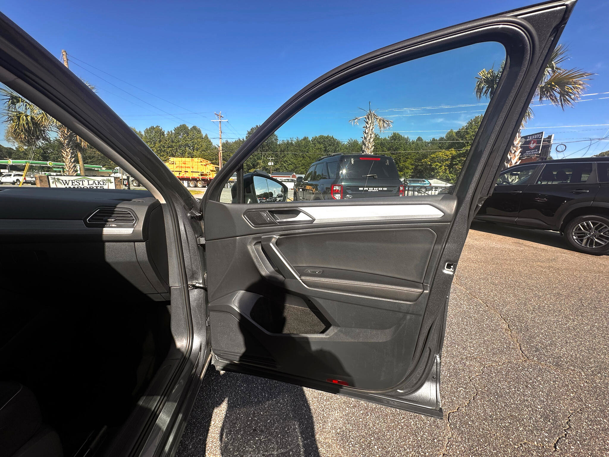 Used 2024 Volkswagen Tiguan S image 60